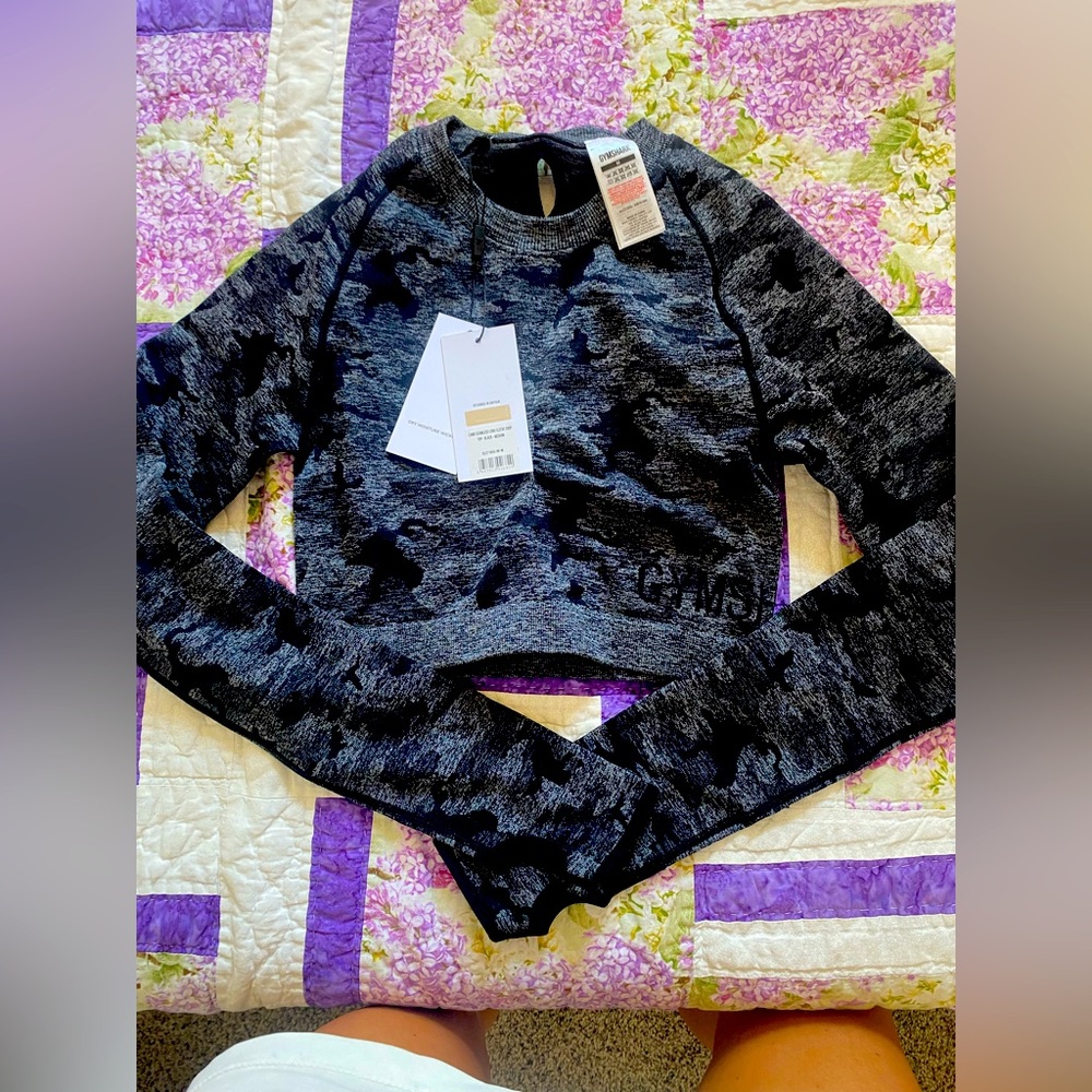 NWT seamless camo crop long sleeve top